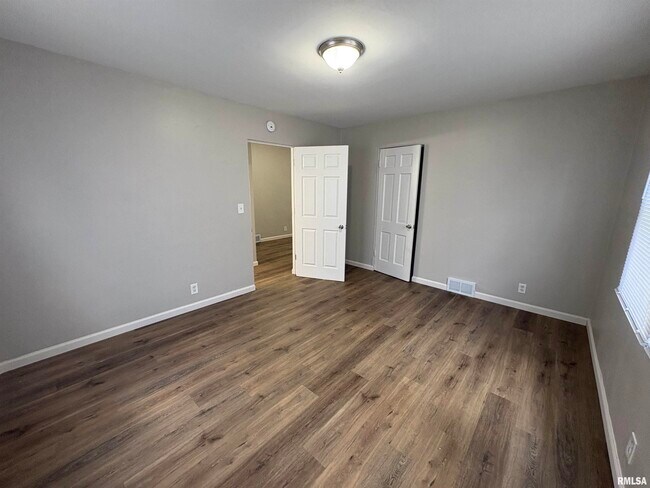 Foto del edificio - 1404 N Broadway St