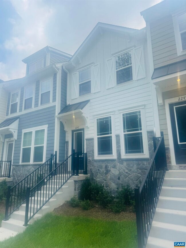 Building Photo - 2247 Woodburn Rd