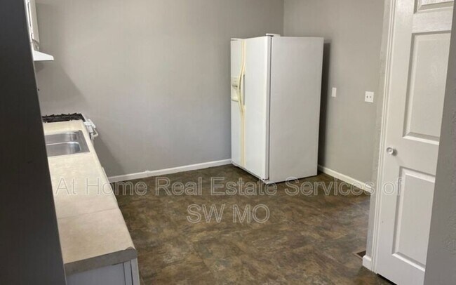 Foto del edificio - 1443 E Livingston St