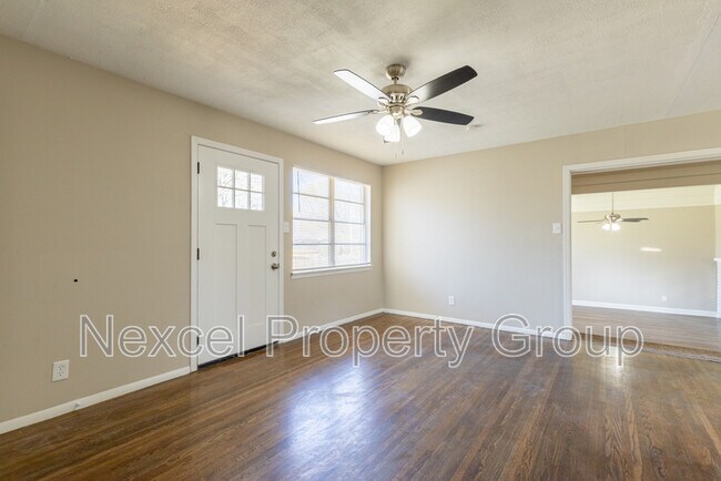 Foto del edificio - 5442 Loch Lomond Rd