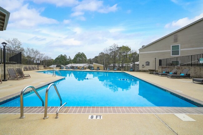 Foto del edificio - Hills at Hoover Apartments