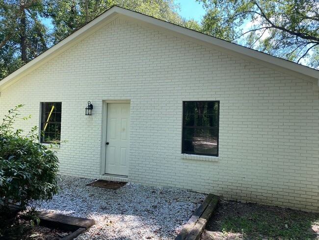 Building Photo - Split Floorplan Nestled off S. Lamar on Pe...