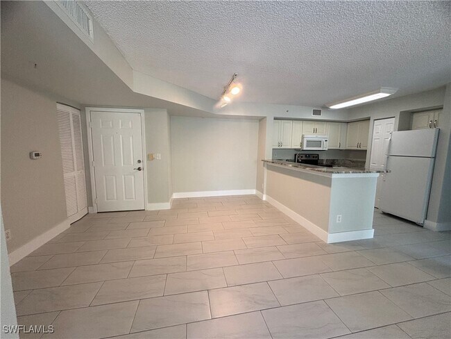 Building Photo - 1230 Wildwood Lakes Blvd