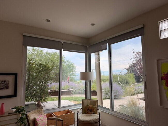 Foto del edificio - Beautiful Executive Retreat in the Avenues!