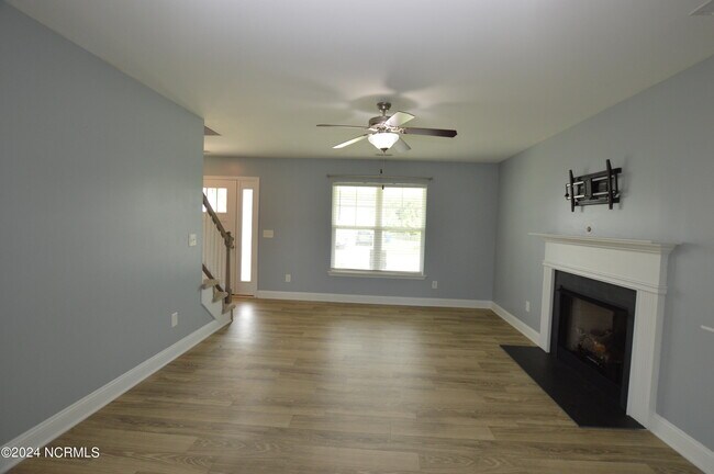 Foto del edificio - 322 Bubbling Brook Ln