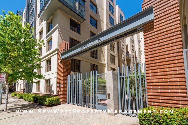 Building Photo - Spacious East Village Penthouse Studio at Metrome! Small Pet Ok! 1 Parking Space Included!