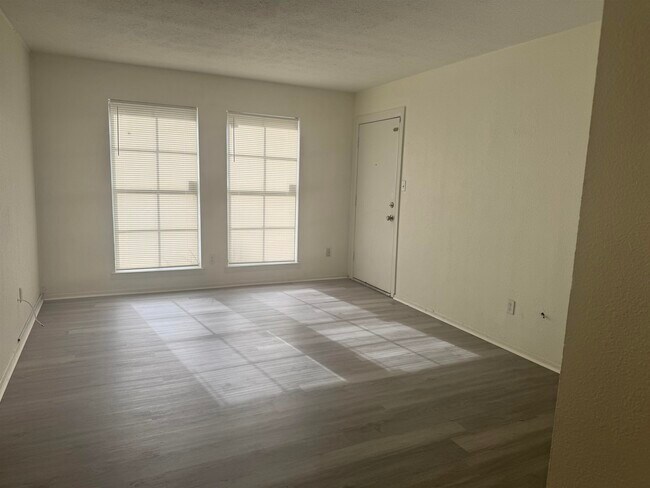 Building Photo - 2020 Continental Ave