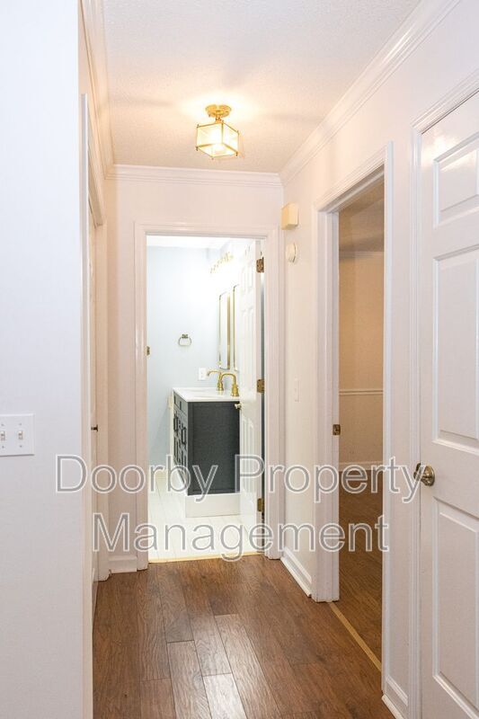 Building Photo - 844 Murrell Rd