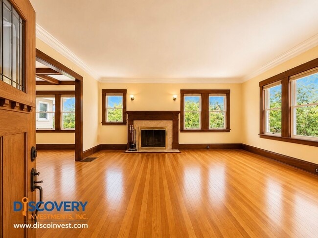 Building Photo - Sophisticated and Spacious Piedmont Craftsman Home