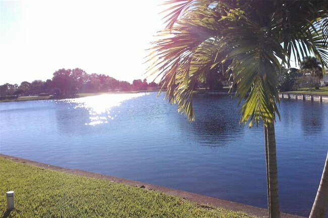 Foto del edificio - 7108 NW 66th St