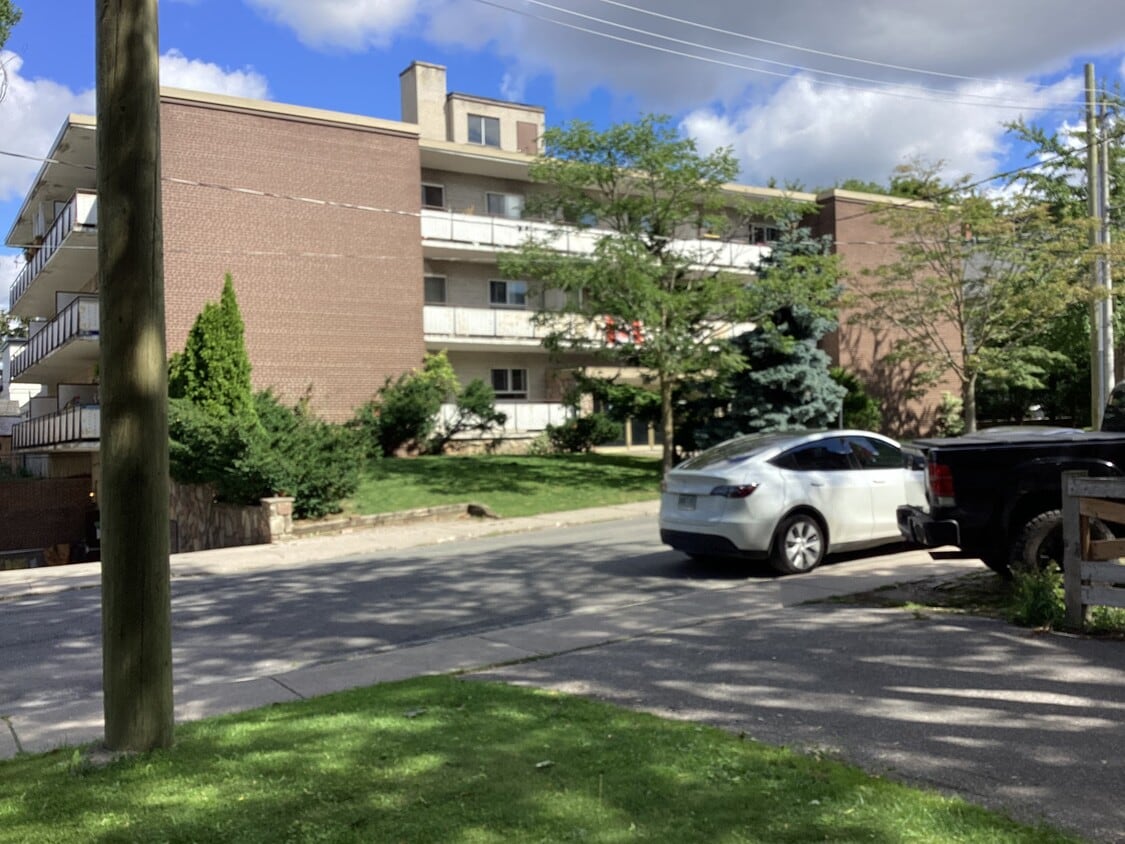 Primary Photo - 30 Thelma Av
