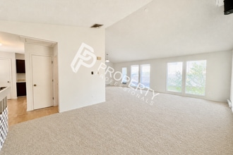 Building Photo - 431 E 5th St