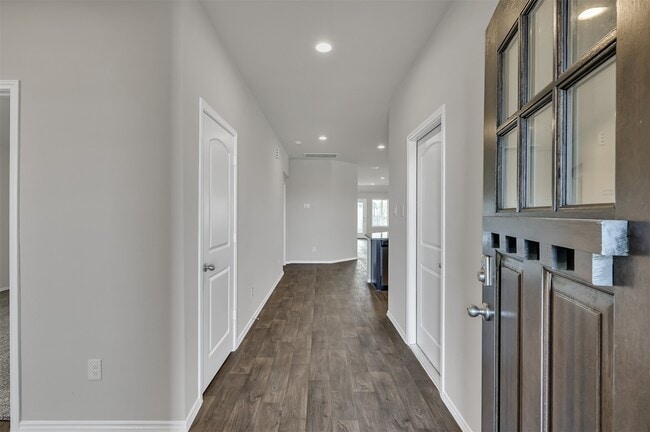 Building Photo - 6212 Hendricks Hbr Dr