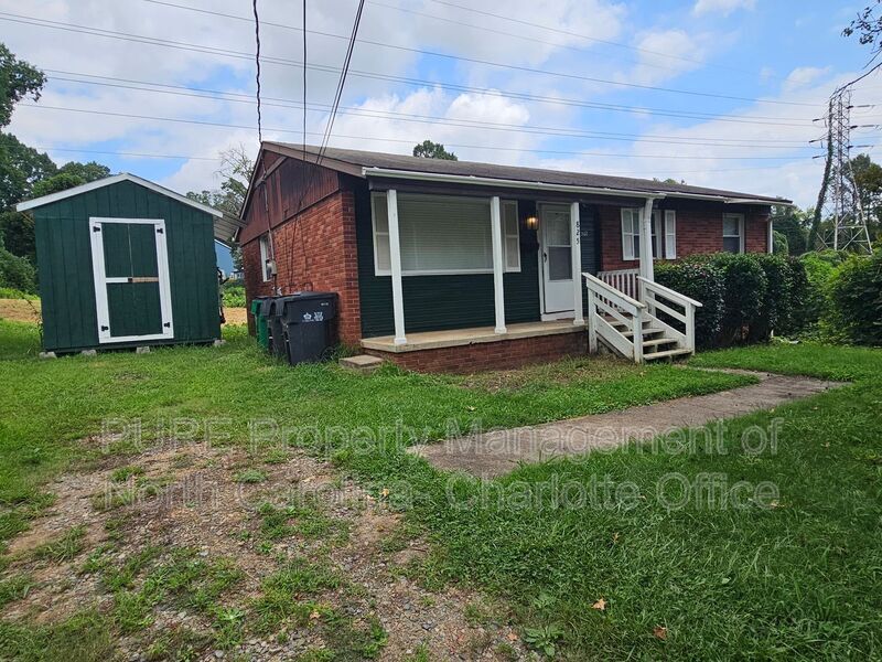 Foto del edificio - 825 Norwood Dr