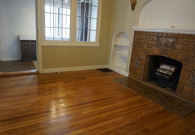 Building Photo - Bungalow/Office 2 Bedroom 2 Bath