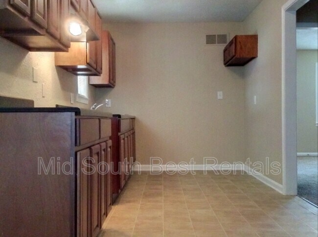 Foto del edificio - 2976 Basswood St