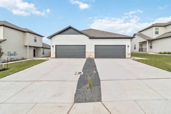 Foto del edificio - Luxury Duplex in Buda TX!