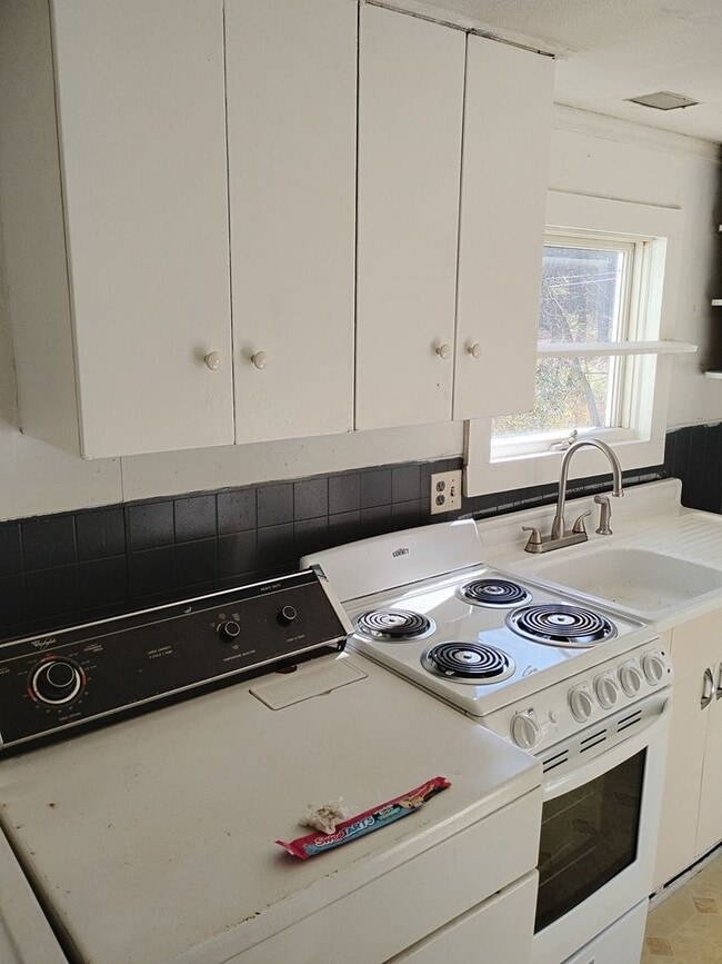 Building Photo - 2 Bedroom Creekside Apartment