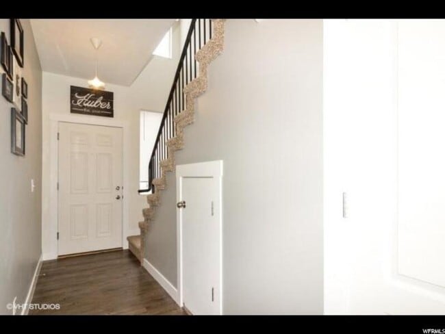 Building Photo - 75 Peregrine Ln
