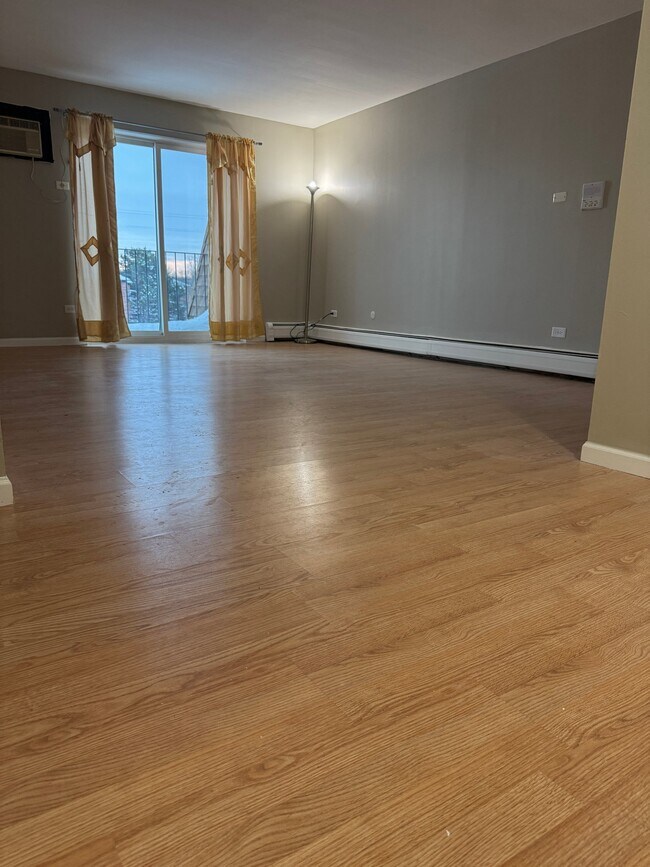 Foto del edificio - 252 Shorewood Dr