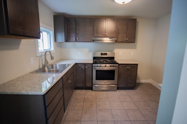 Foto del edificio - 448 Cottage St