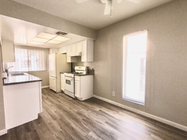 Building Photo - 3 BEDROOM CONDO | COMMUNITY POOLS + WALKING TRAILS | CENTRAL LAS VEGAS LOCATION