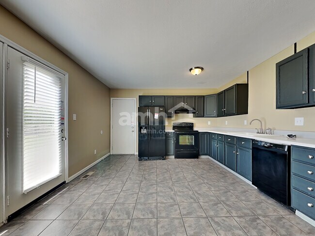 Foto del edificio - 6401 Sharps Ridge Ct