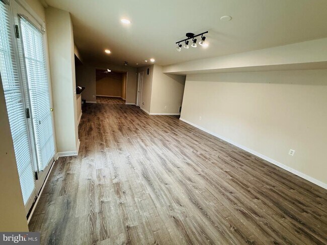 Building Photo - 2893 Myrtlewood Dr