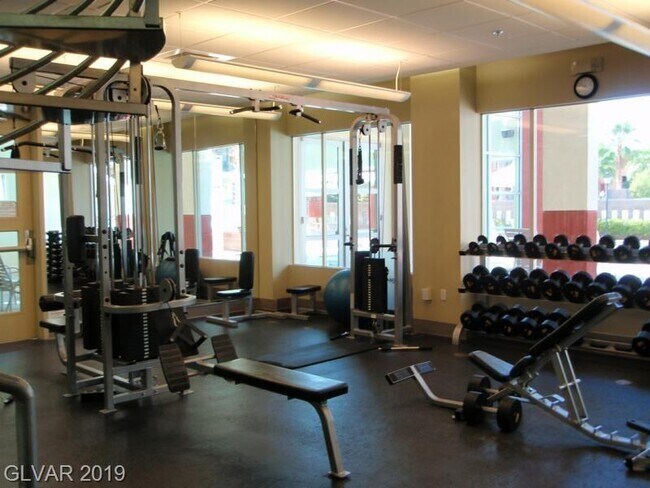 Foto del edificio - 83 E Agate Ave