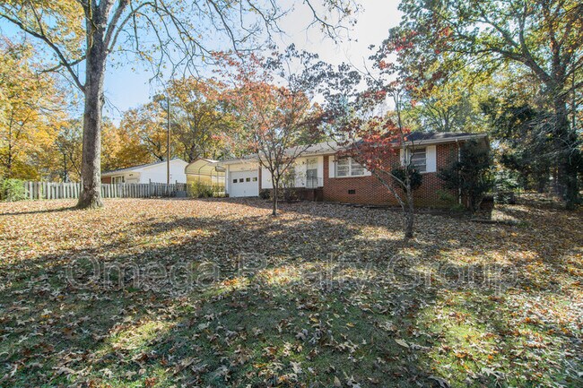 Foto del edificio - 207 Forest Hills Cir