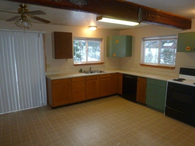 Building Photo - 142 Dufort Rd