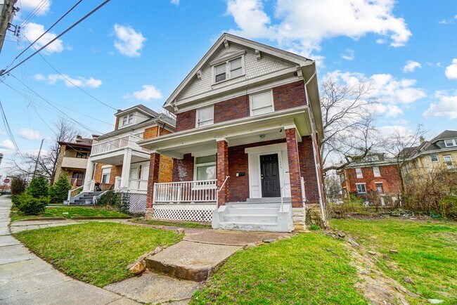 Foto del edificio - Large House w/garage