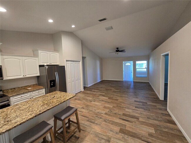 Foto del edificio - 7182 SW Bird Rd