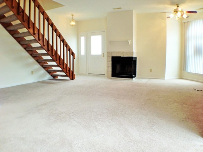 Building Photo - SPACIOUS CONDO W/ 2 FULL MASTER BEDROOM!