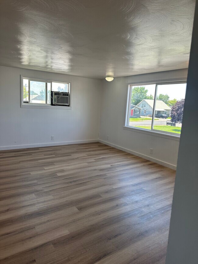 Foto del edificio - Paul 2 bedroom with garage