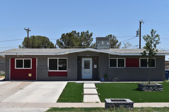 Building Photo - 304 Maricela Dr