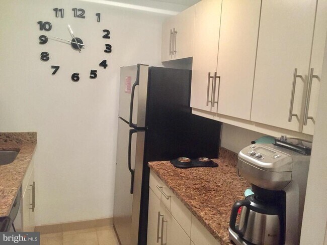 Foto del edificio - 219-29 S 18th St