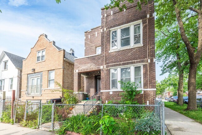 Building Photo - 3000 S Homan Ave