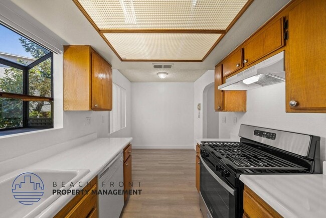 Foto del edificio - 212 W. Regent St.