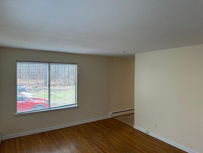 Foto del edificio - 121 New Britain Ave