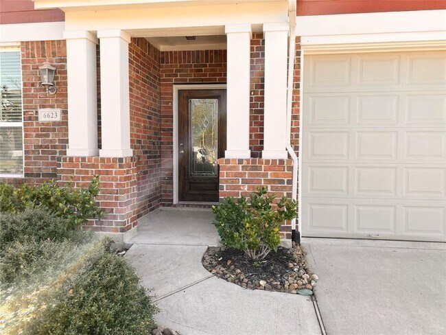 Foto del edificio - 6623 Hunters Way Ln