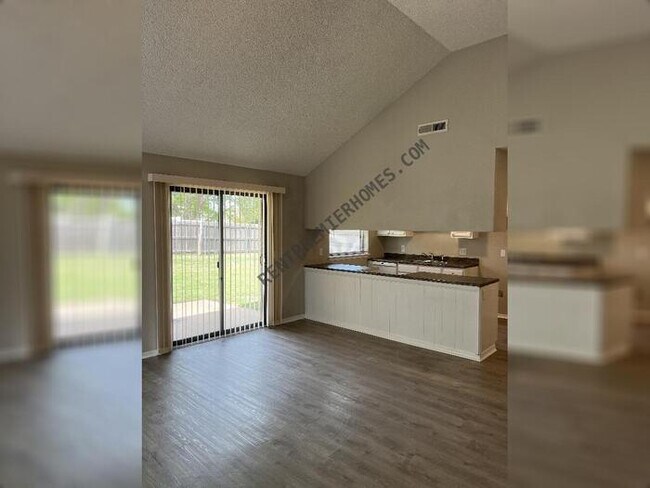 Foto del edificio - 8113 Cinnamon Teal Dr