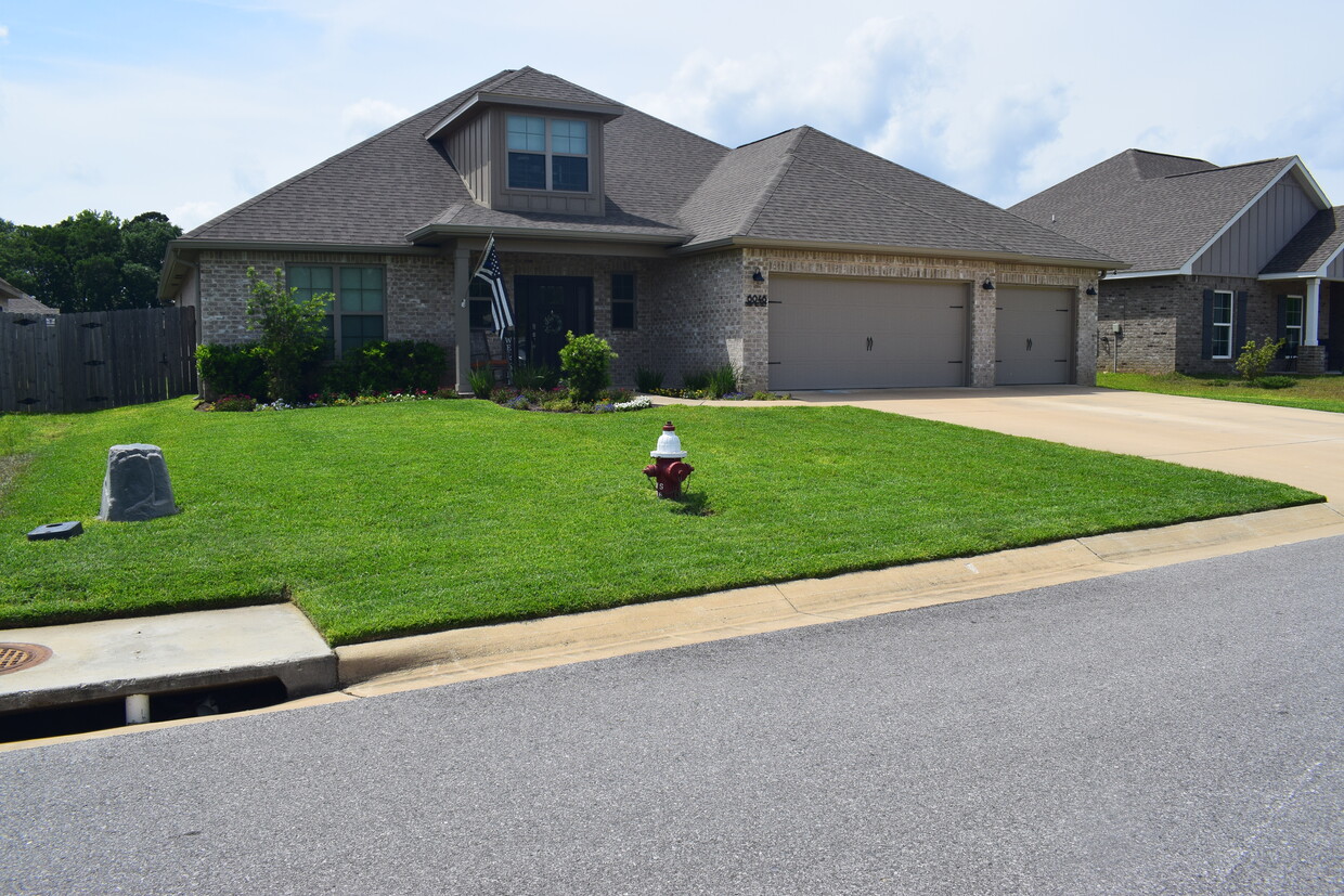 Primary Photo - 6046 Cherry Hill Cir