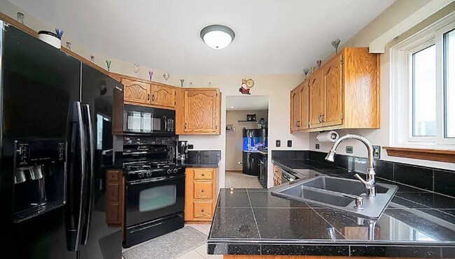 Foto del edificio - 4006 Brenton Dr