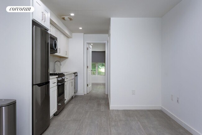 Building Photo - 72A Somers St