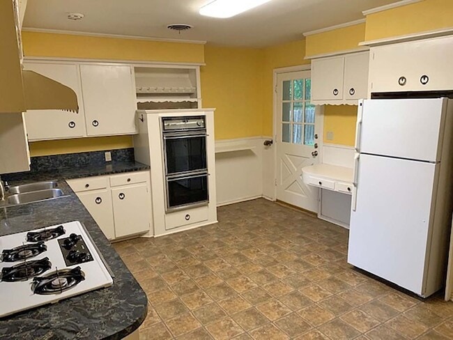 Building Photo - Great 2 Bdrm 1 Bath Home in Sanger Tx