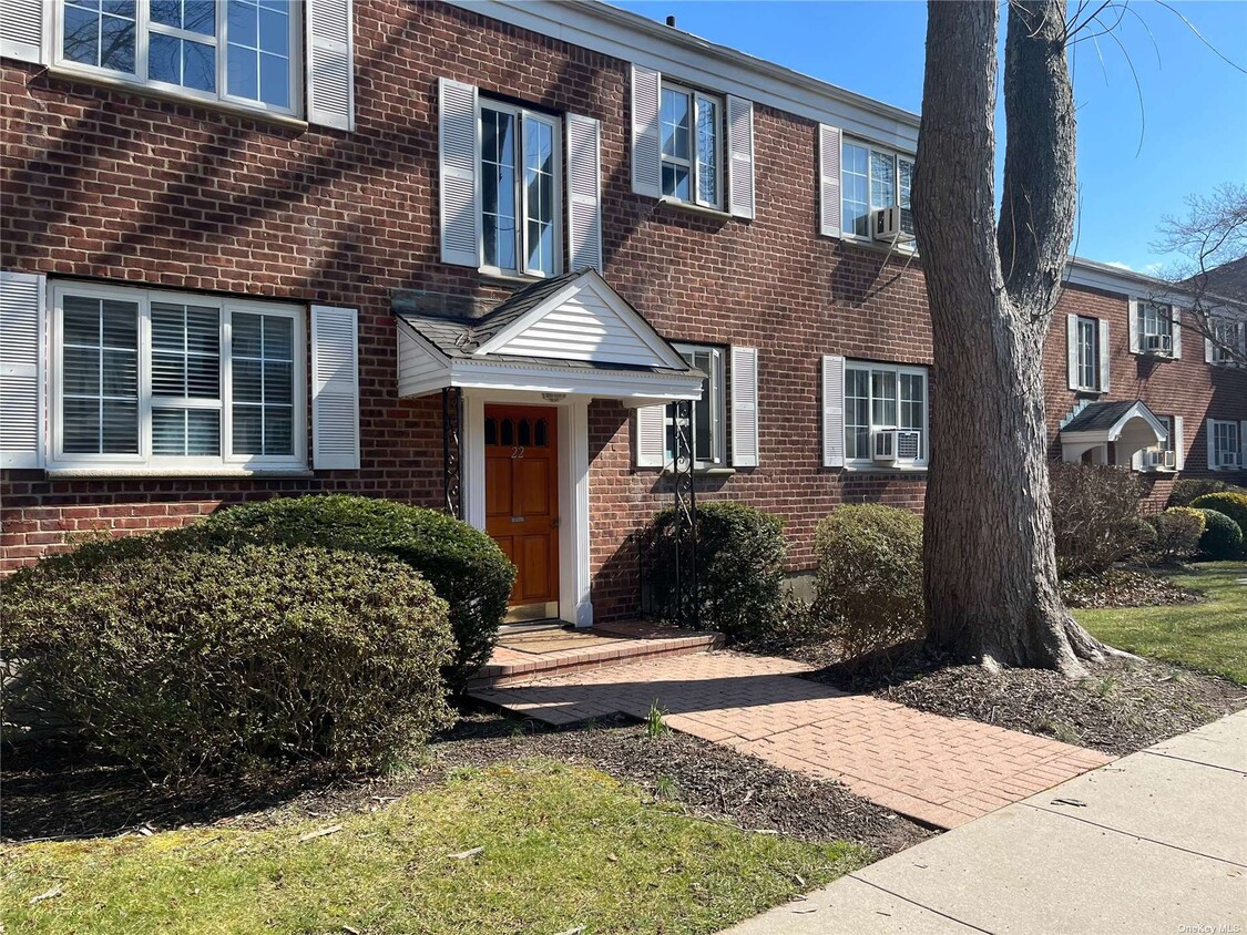 Primary Photo - 22 Nathan Hale Dr