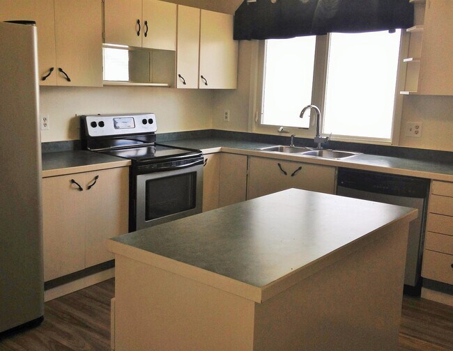 Photo du bâtiment - 3 Bed 1.5 Bath Unit in Didsbury, AB