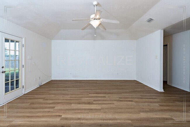 Foto del edificio - Spacious 3-Bedroom Home with Open Floor Plan and Big Backyard in West Mobile!