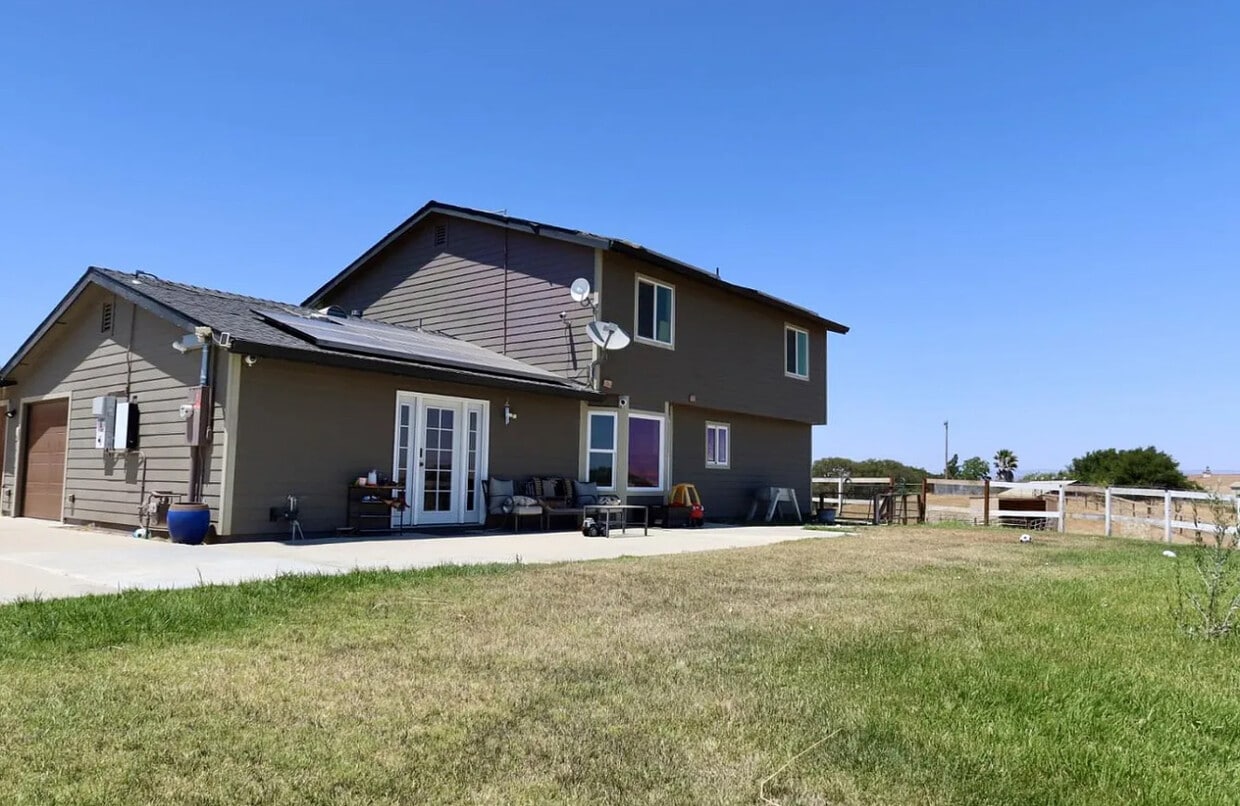 Primary Photo - 50950 Pine Canyon Rd